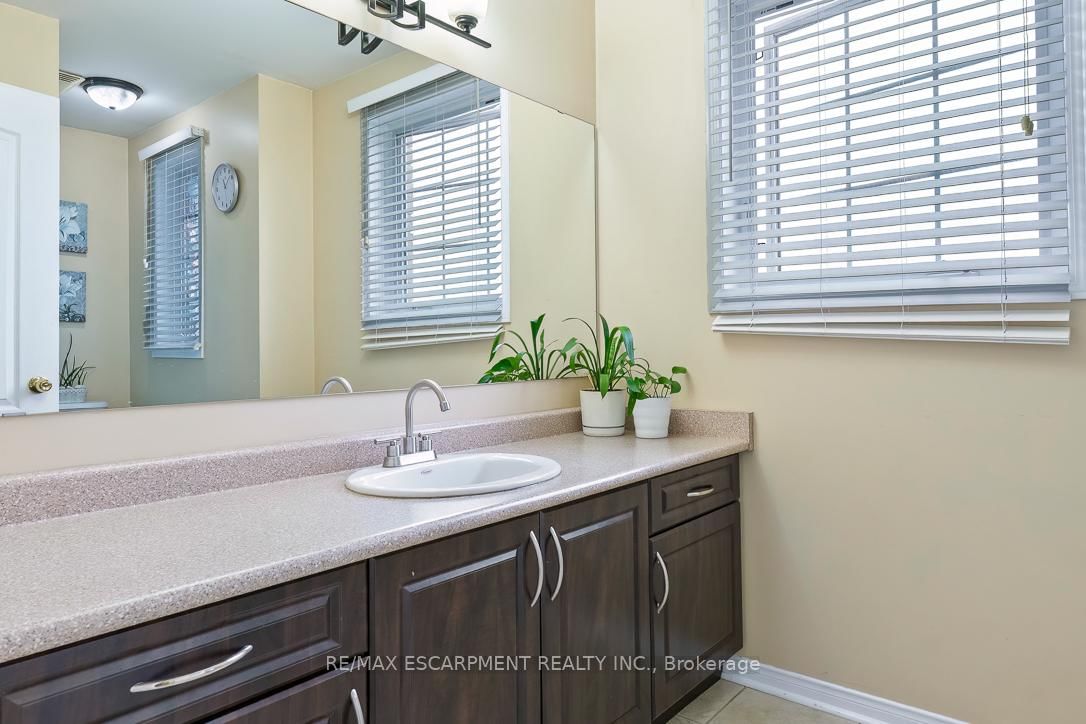 Townhouse for sale at 32 ADMIRAL Crescent, Essa, Ontario, L0M 1B4 - Angus - MLS: N12993194