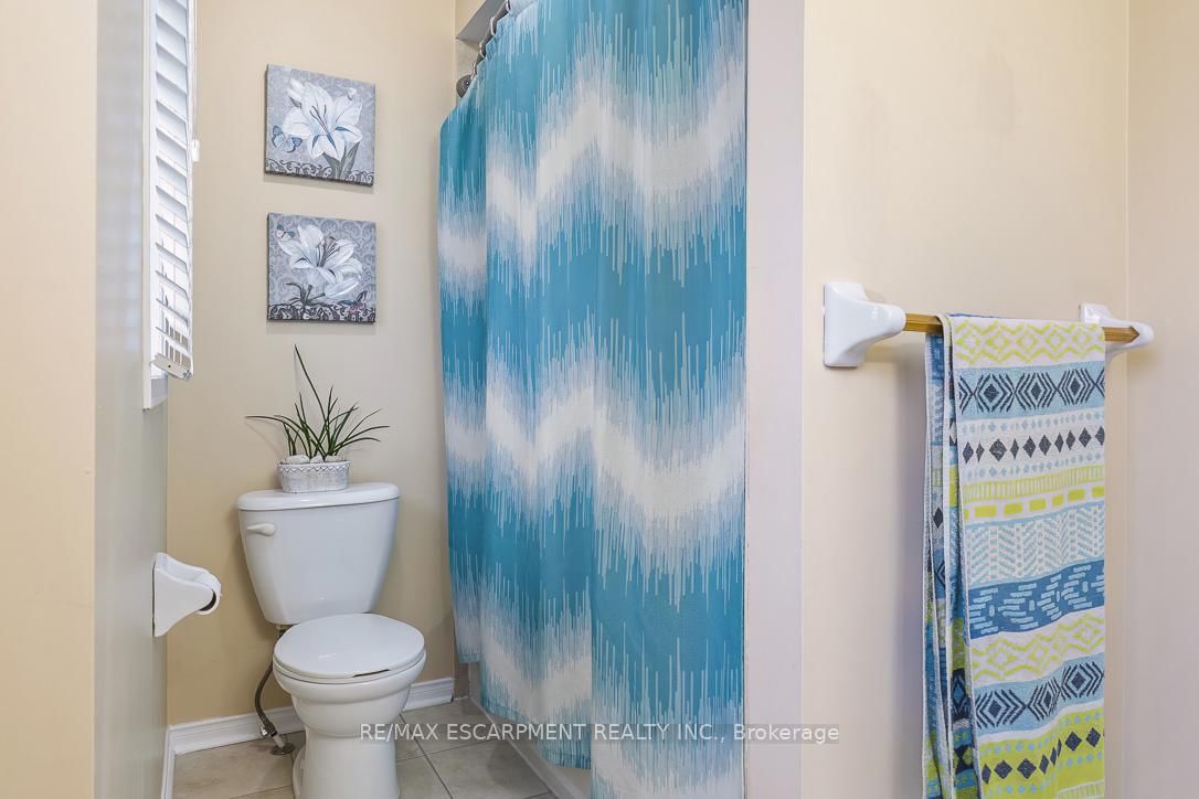 Townhouse for sale at 32 ADMIRAL Crescent, Essa, Ontario, L0M 1B4 - Angus - MLS: N12993194