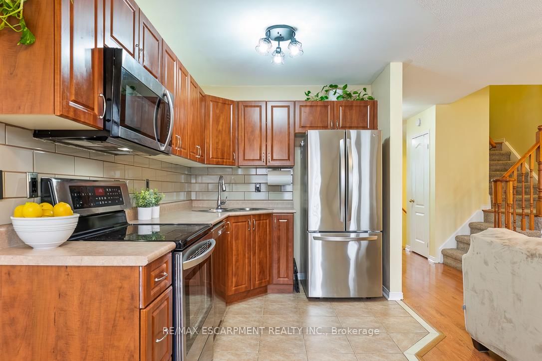 Townhouse for sale at 32 ADMIRAL Crescent, Essa, Ontario, L0M 1B4 - Angus - MLS: N12993194