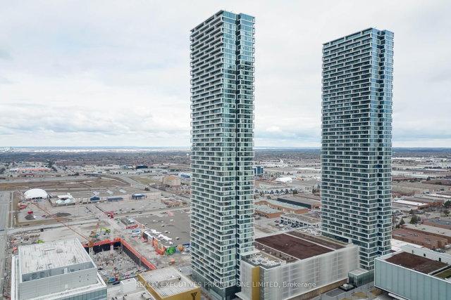 5606 - 5 Buttermill Avenue