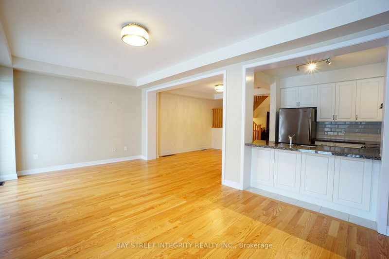 49 Badgerow Way, Aurora, L4G 0Z5 | Image 2