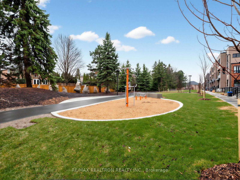 6 - 22 Lytham Green Circ, Newmarket, L3Y 0H3 | Image 2