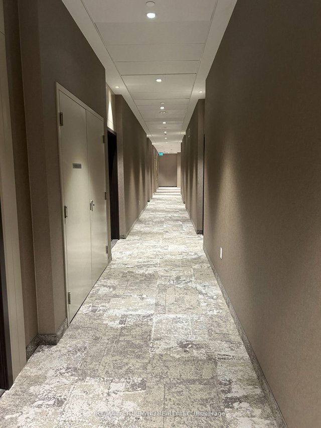 2112 - 38 Honeycrisp Crescent