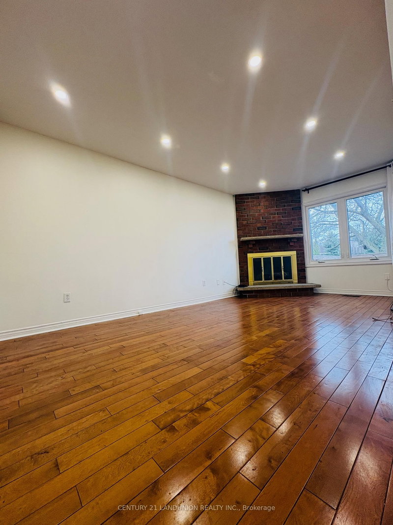 Main 48 Marchwood Cres, Richmond Hill, L4C 8M4 | Image 2