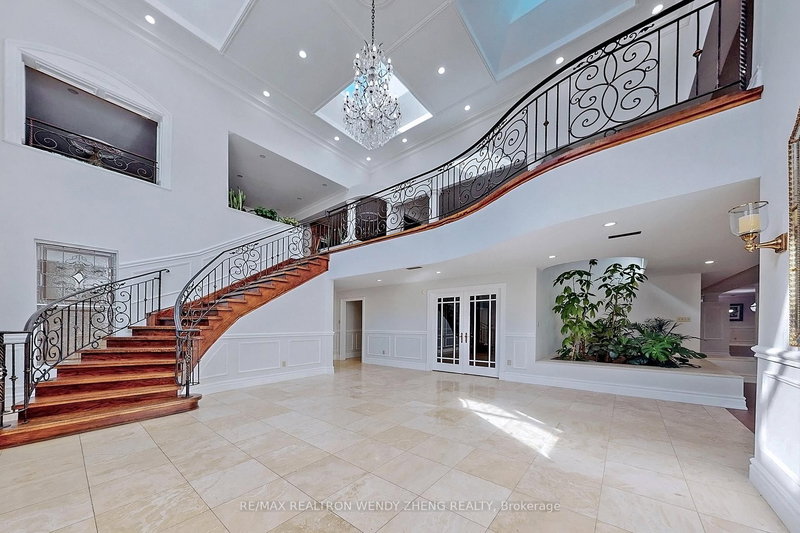 305 Woodland Acres Cres, Vaughan, L6A 1G1 | Image 3