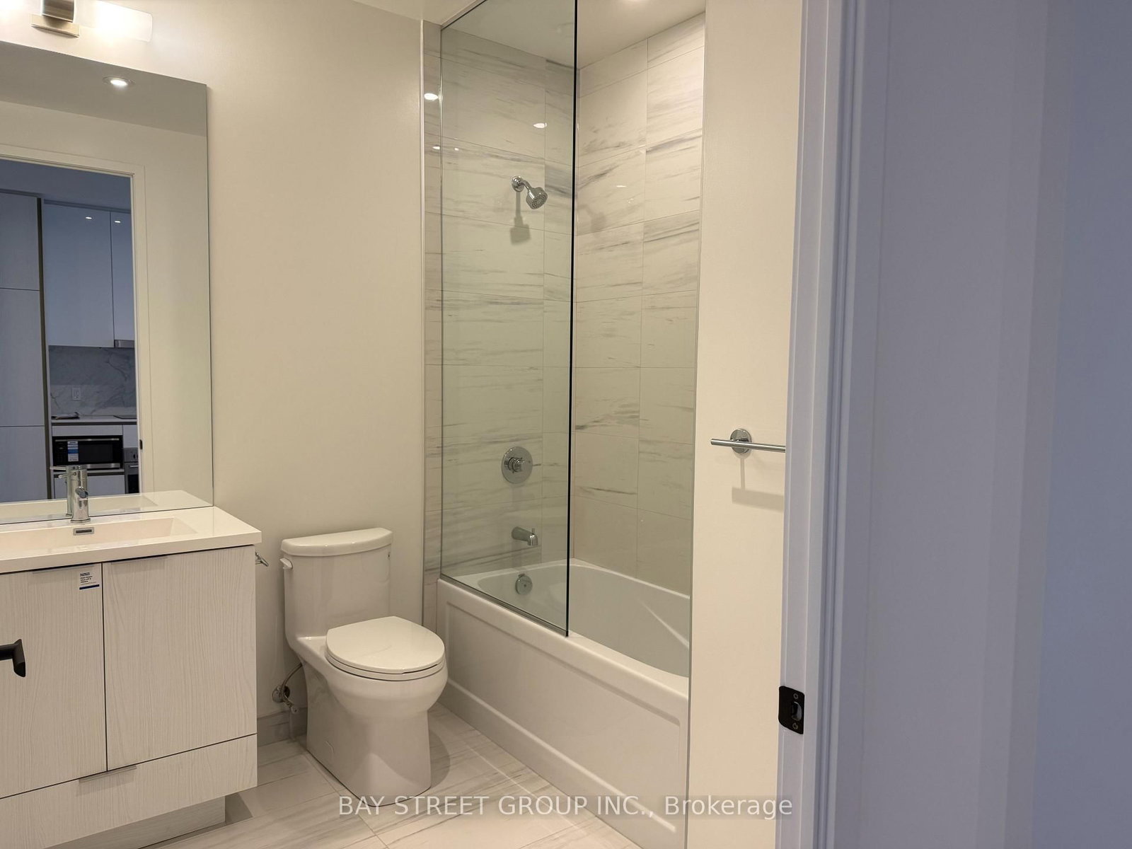 8 interchange Way, Unit 612 - Photo 4