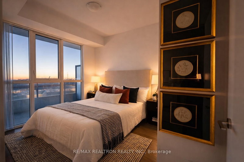 717 - 60 Honeycrisp Cres, Vaughan, L4K 5Z8 | Image 2