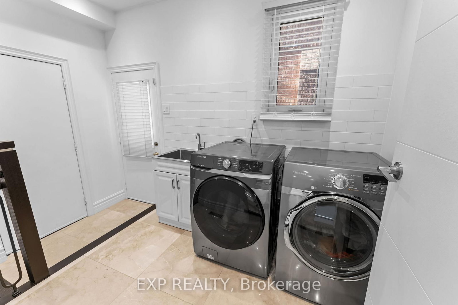 Detached House for sale at 27 Via Nova Drive, Vaughan, Ontario, L4L 7P9 - East Woodbridge - MLS: N12994250