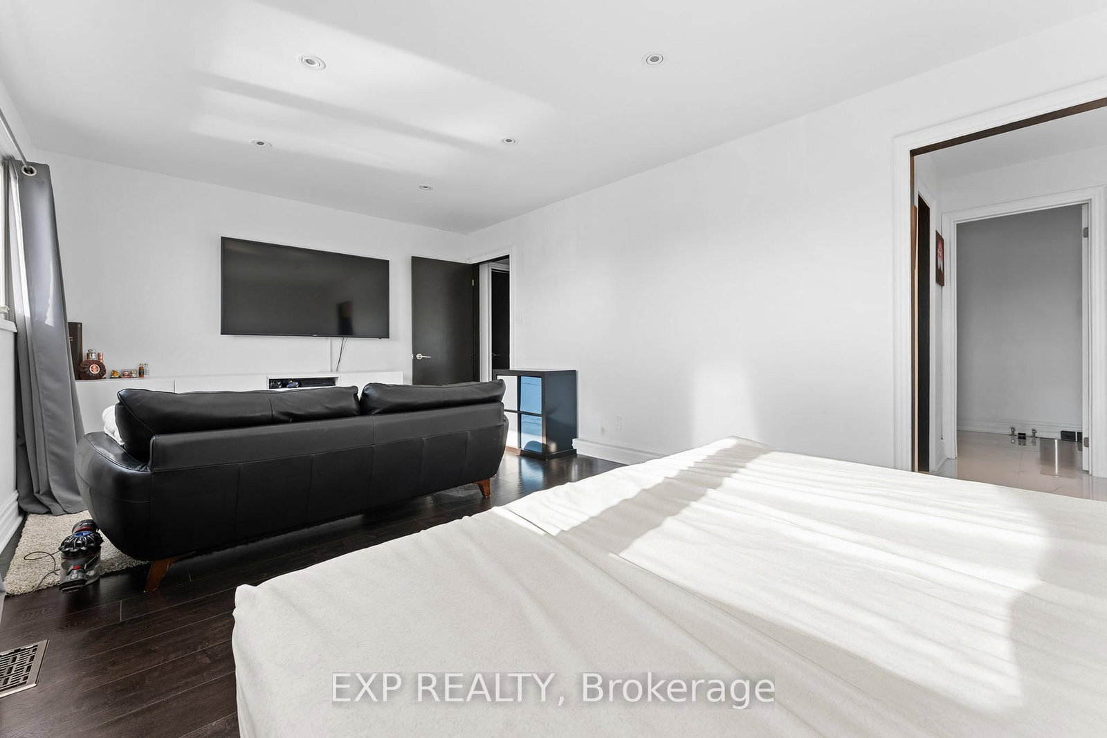 Detached House for sale at 27 Via Nova Drive, Vaughan, Ontario, L4L 7P9 - East Woodbridge - MLS: N12994250