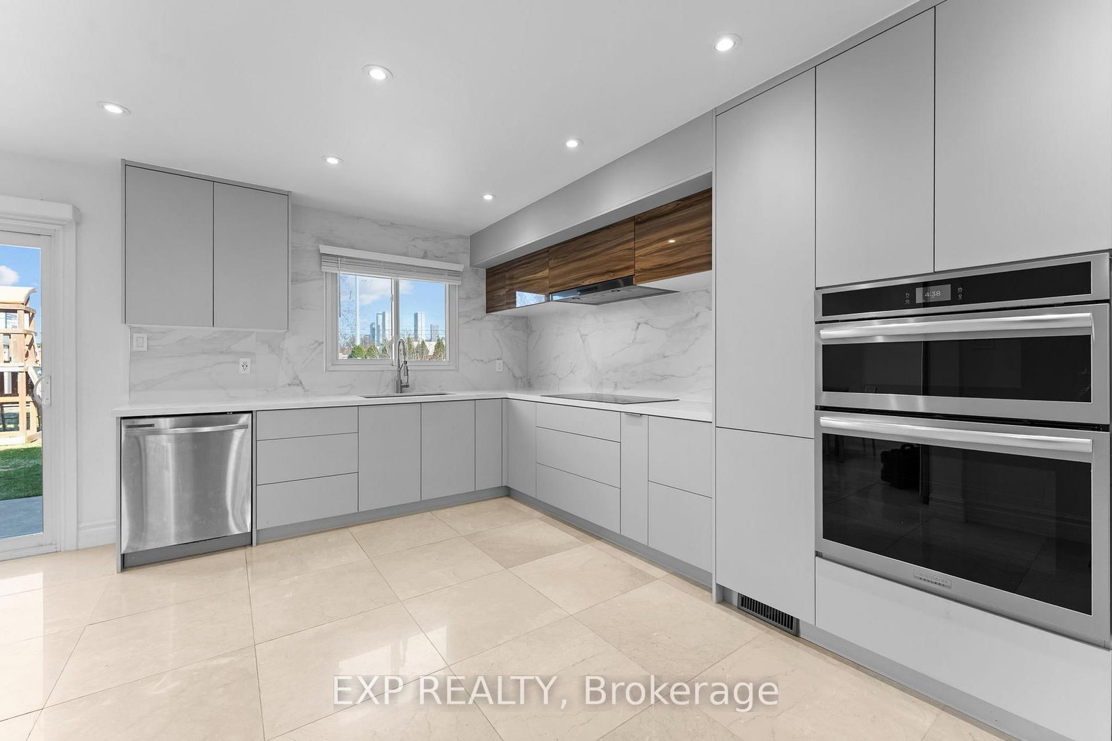 Detached House for sale at 27 Via Nova Drive, Vaughan, Ontario, L4L 7P9 - East Woodbridge - MLS: N12994250