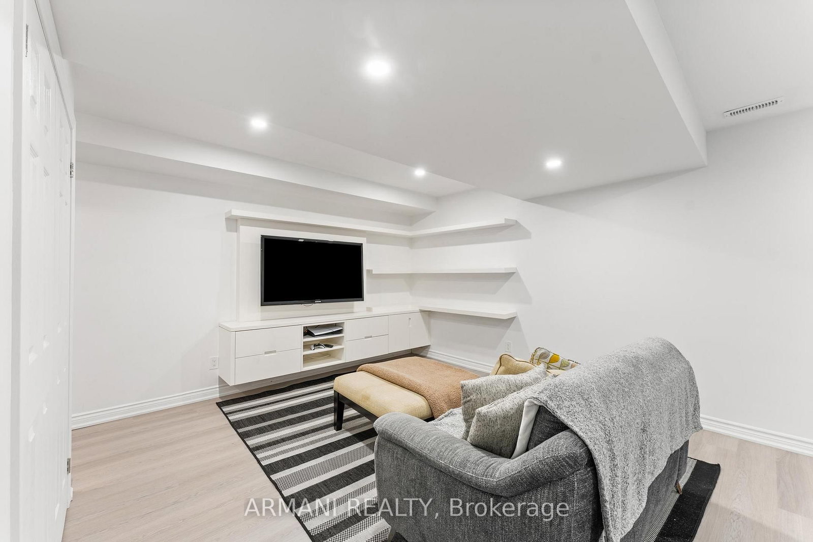 Detached House for sale at 42 St Michele Place, Vaughan, Ontario, L4H 2H8 - Islington Woods - MLS: N12994356