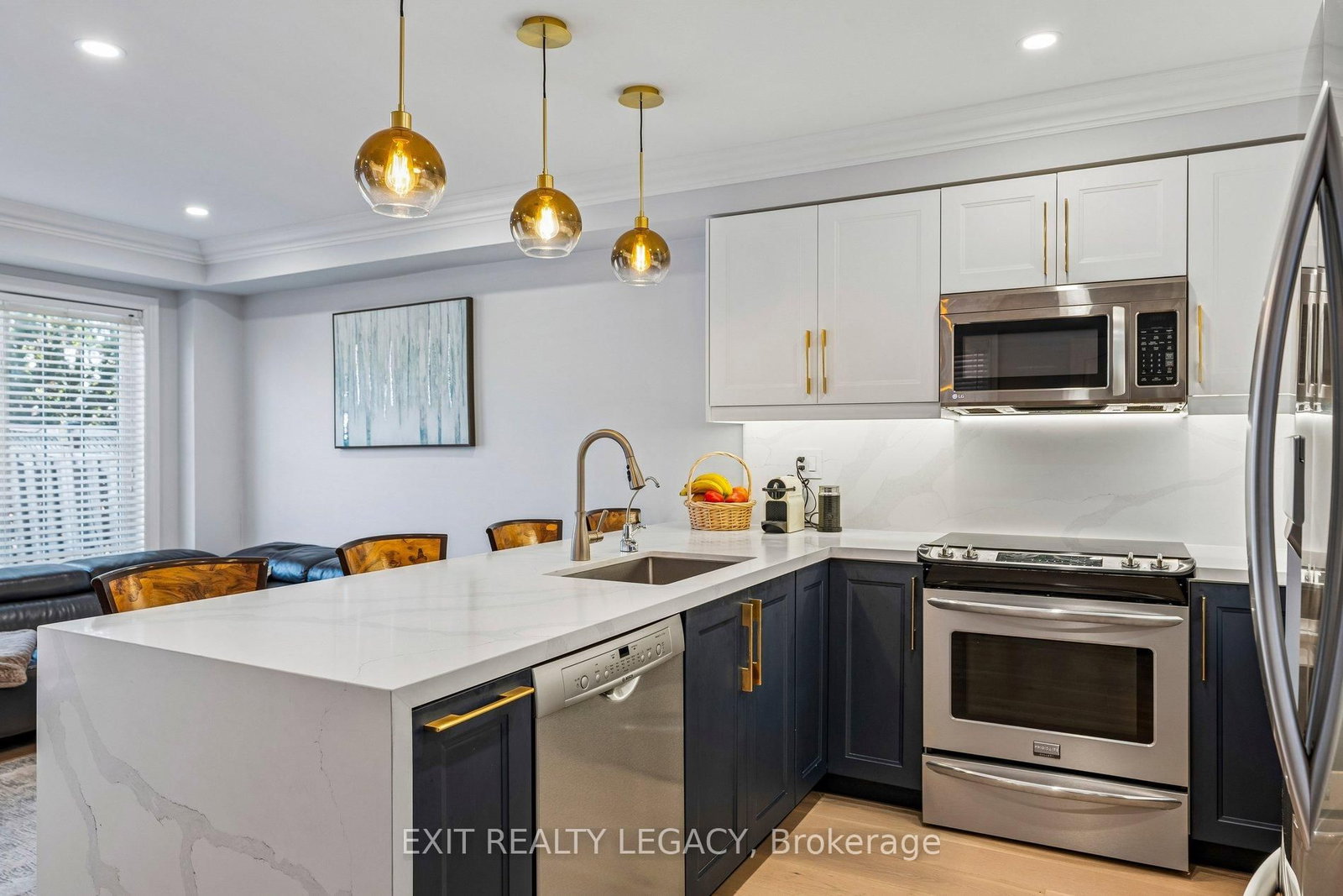 Townhouse for sale at 20 Lucena Crescent, Vaughan, Ontario, L6A 2W6 - Maple - MLS: N12994412