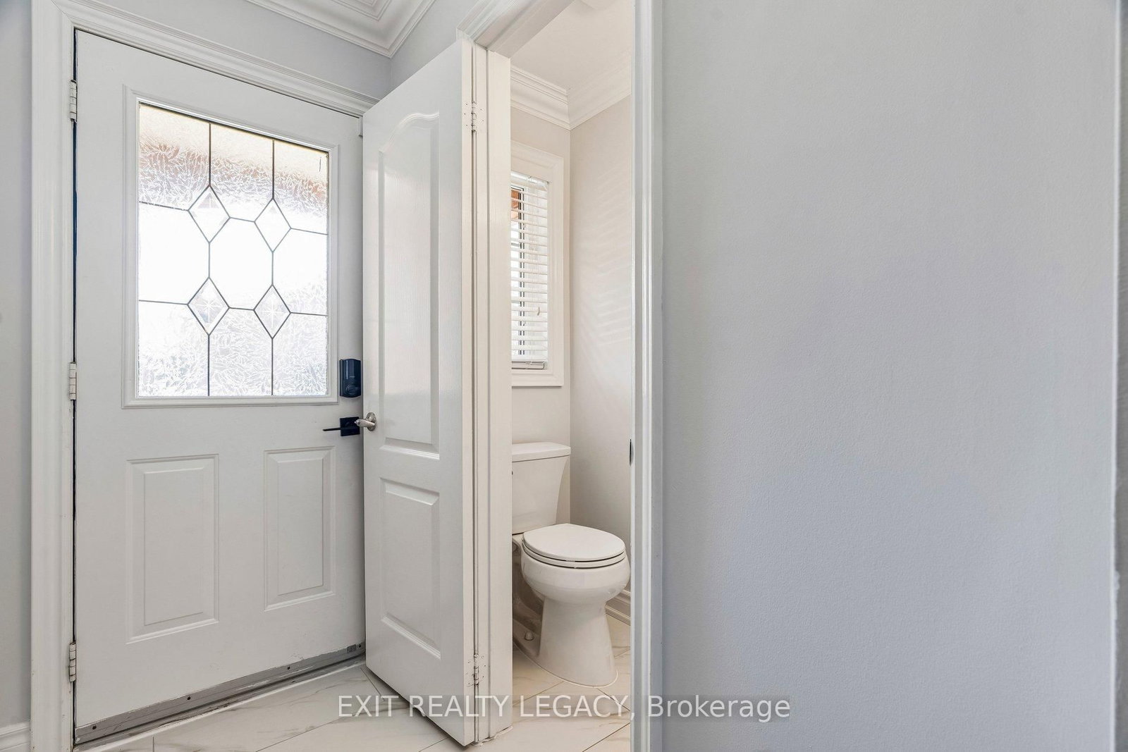 Townhouse for sale at 20 Lucena Crescent, Vaughan, Ontario, L6A 2W6 - Maple - MLS: N12994412