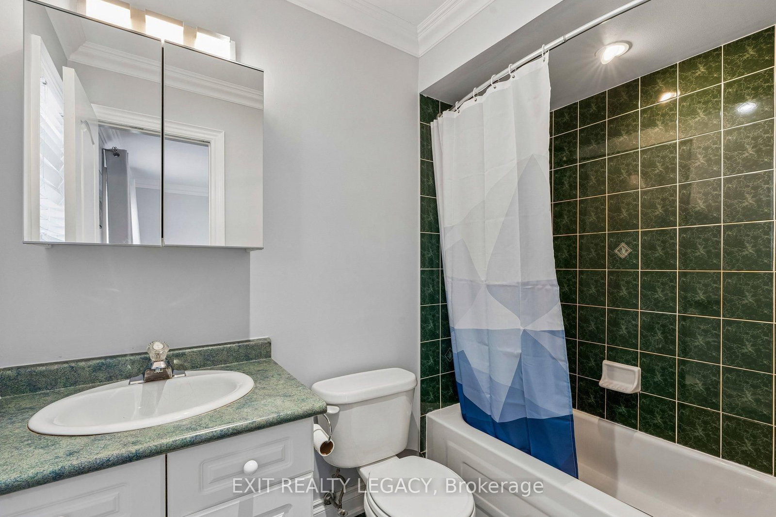 Townhouse for sale at 20 Lucena Crescent, Vaughan, Ontario, L6A 2W6 - Maple - MLS: N12994412