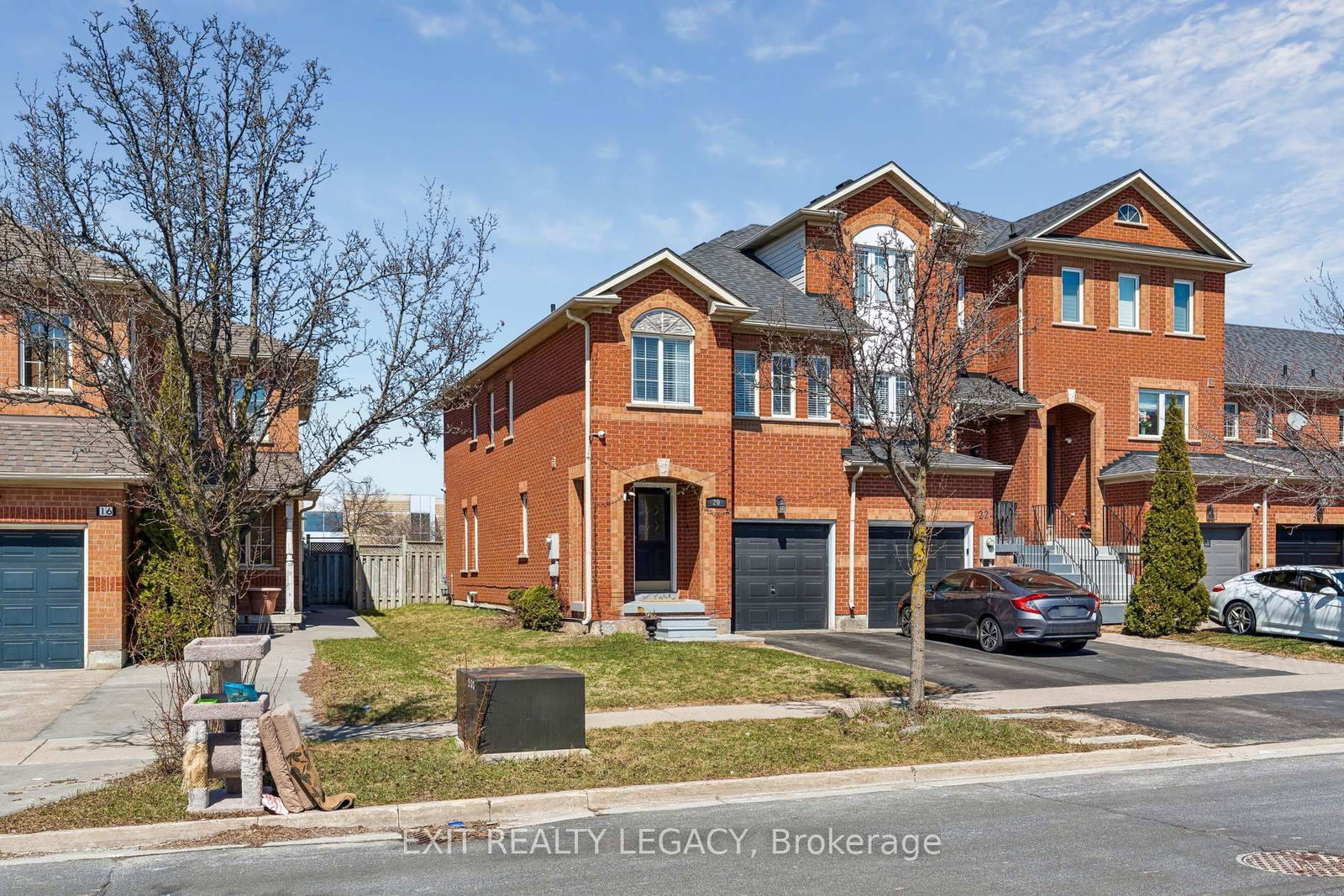 Townhouse for sale at 20 Lucena Crescent, Vaughan, Ontario, L6A 2W6 - Maple - MLS: N12994412