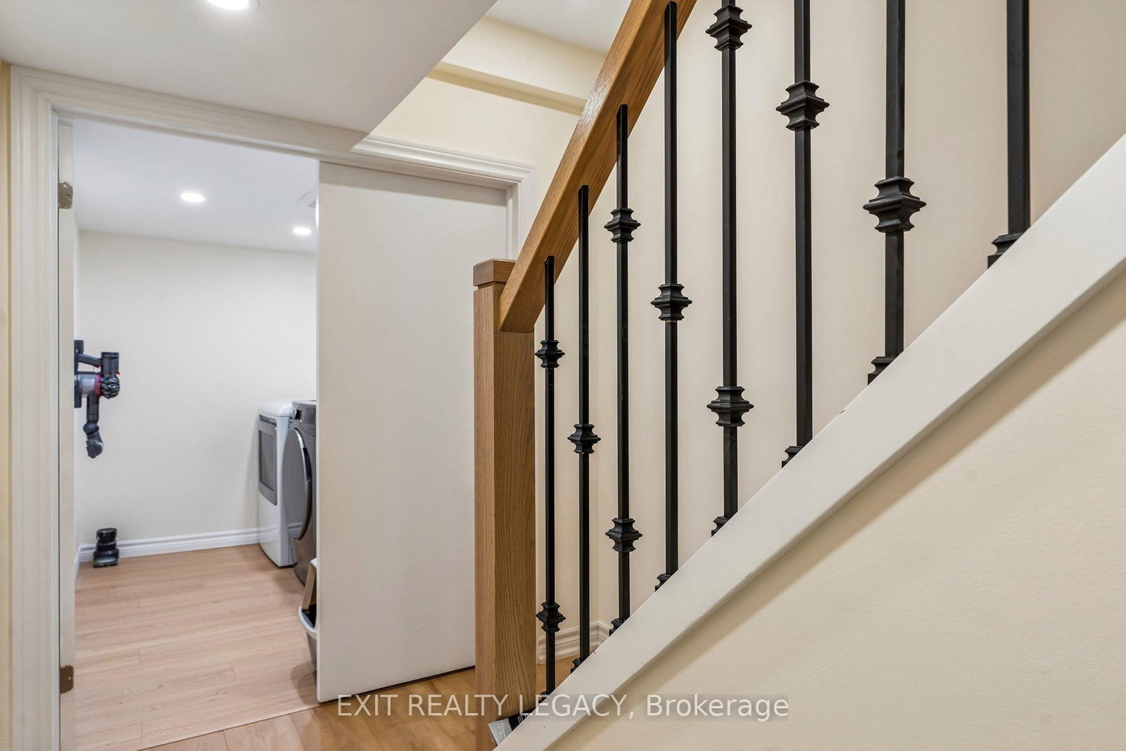 Townhouse for sale at 20 Lucena Crescent, Vaughan, Ontario, L6A 2W6 - Maple - MLS: N12994412