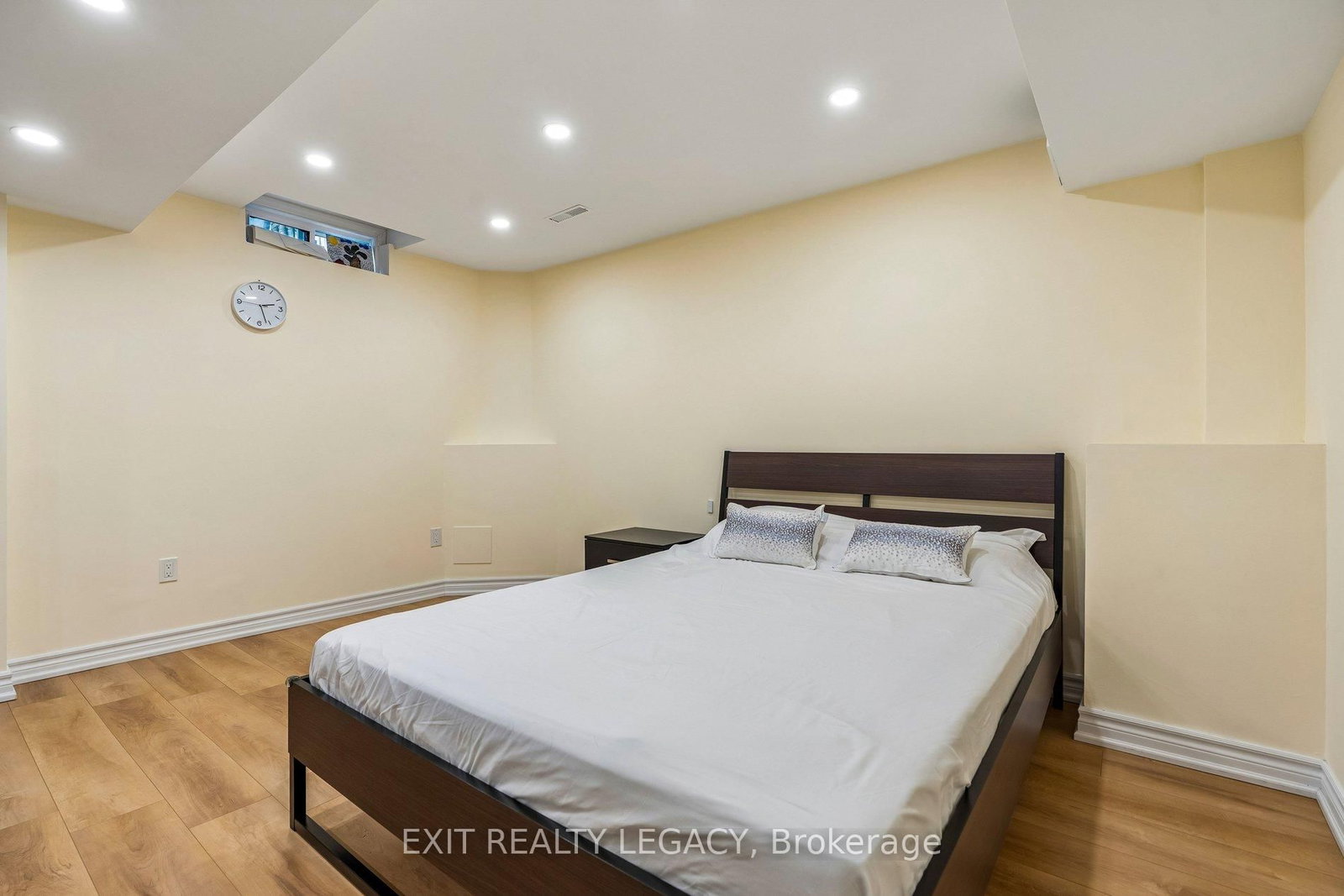 Townhouse for sale at 20 Lucena Crescent, Vaughan, Ontario, L6A 2W6 - Maple - MLS: N12994412