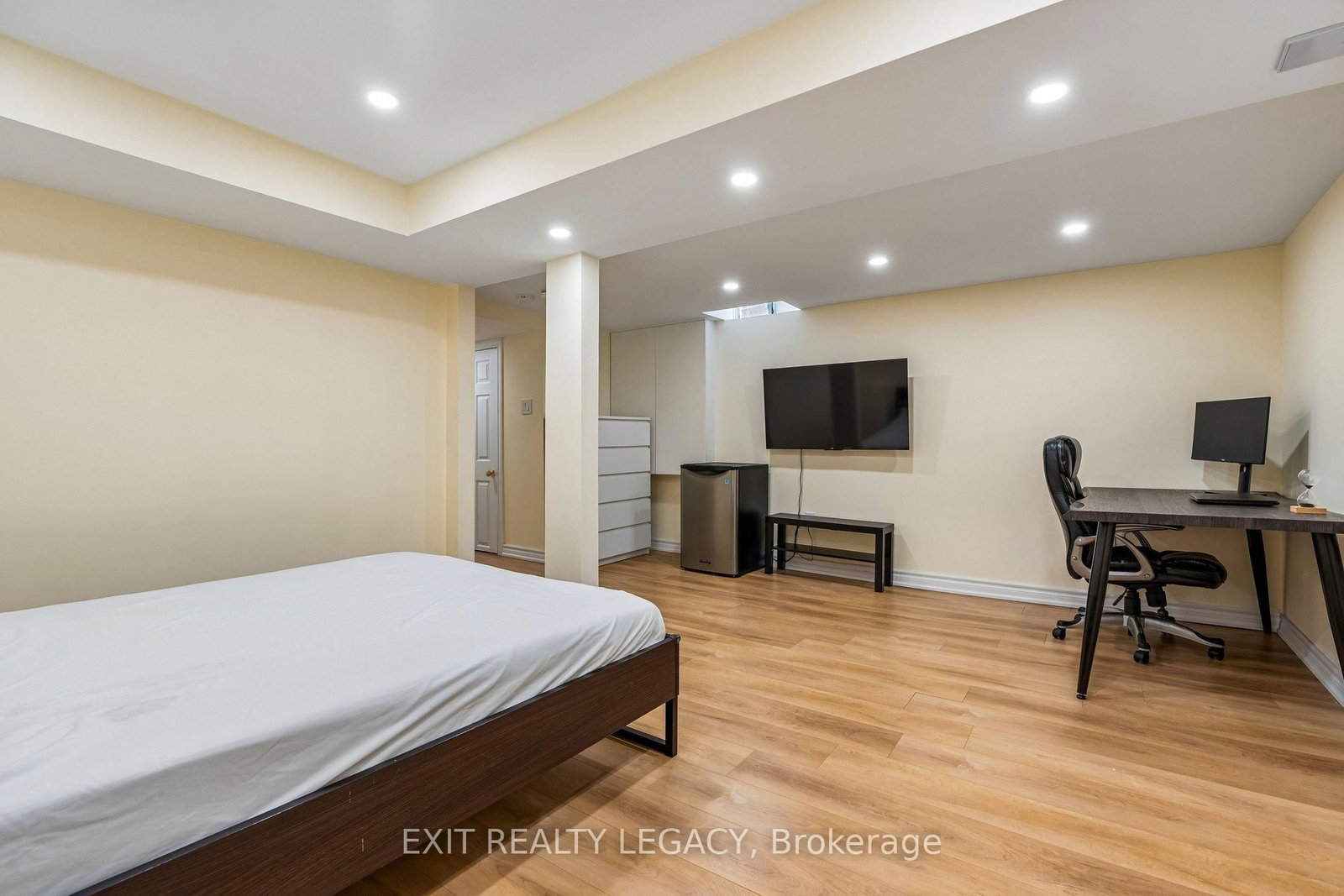 Townhouse for sale at 20 Lucena Crescent, Vaughan, Ontario, L6A 2W6 - Maple - MLS: N12994412