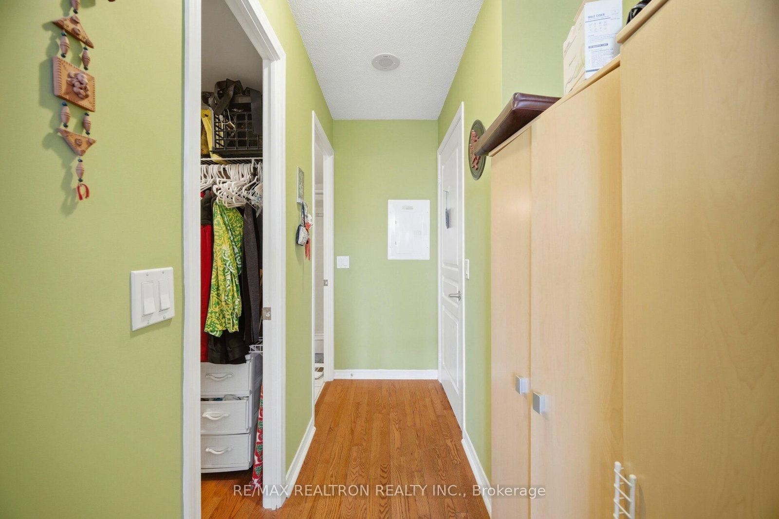 Condo for sale at 411-330 Red Maple Road, Richmond Hill, Ontario, L4C 0T6 - Langstaff - MLS: N12994502