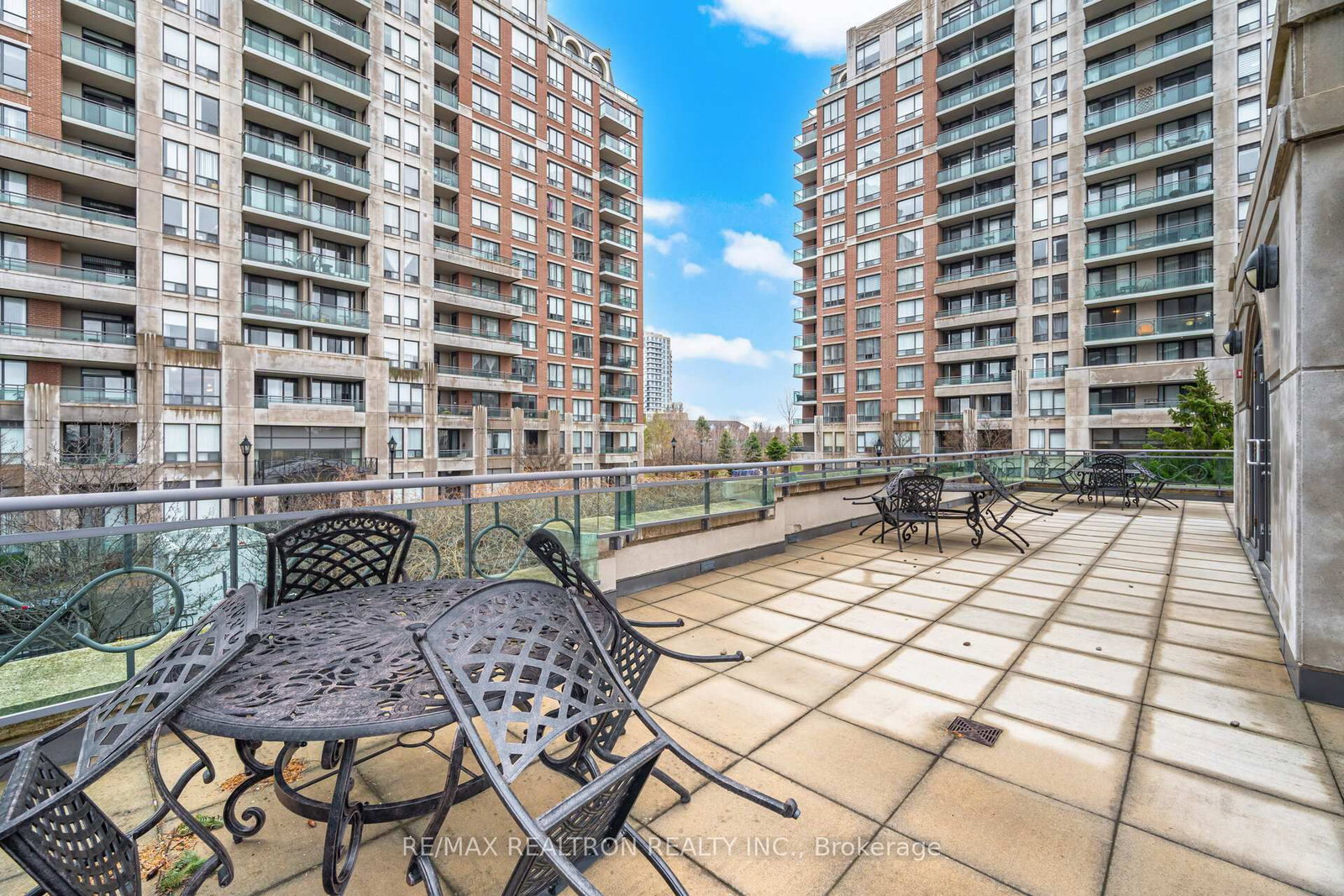 Condo for sale at 411-330 Red Maple Road, Richmond Hill, Ontario, L4C 0T6 - Langstaff - MLS: N12994502