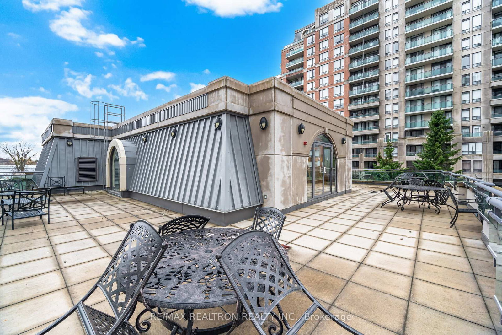 Condo for sale at 411-330 Red Maple Road, Richmond Hill, Ontario, L4C 0T6 - Langstaff - MLS: N12994502