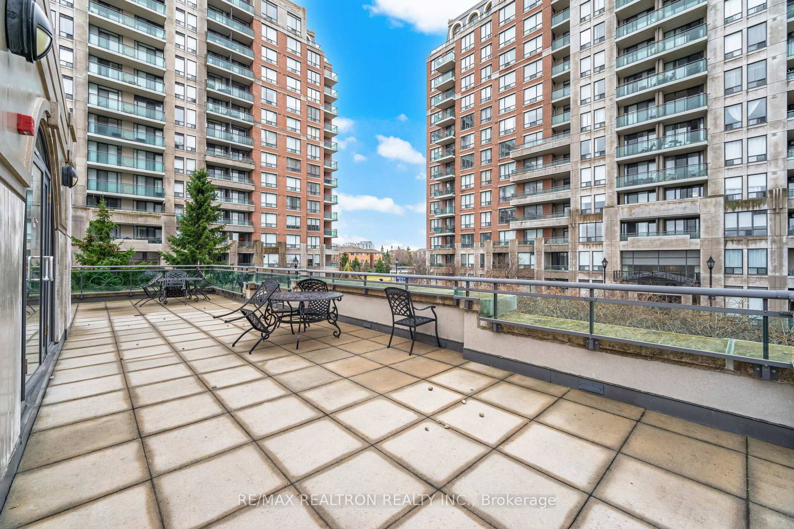 Condo for sale at 411-330 Red Maple Road, Richmond Hill, Ontario, L4C 0T6 - Langstaff - MLS: N12994502