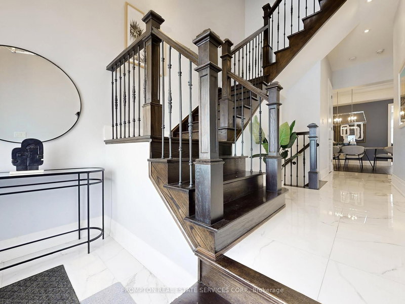 39 Giardina Cres, Richmond Hill, L4B 0G1 | Image 2