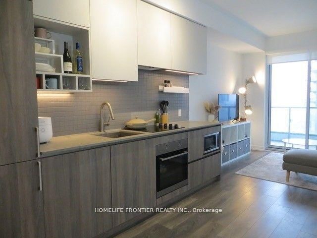 1005 - 950 Portage Parkway