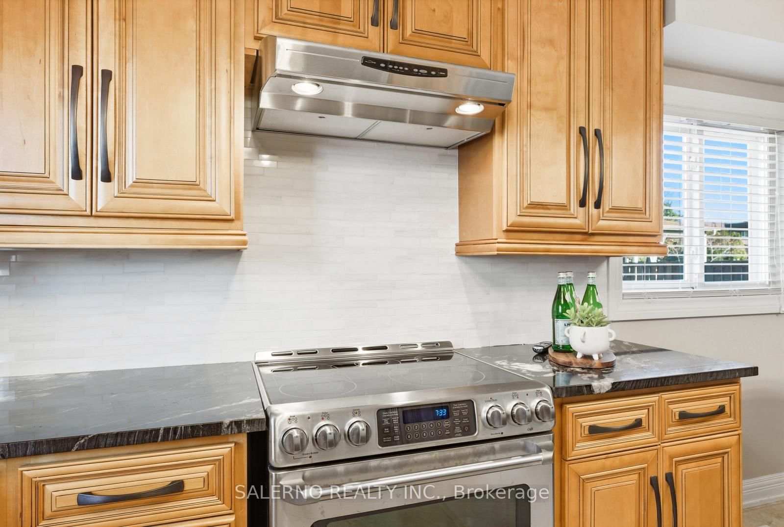 Detached House for sale at 125 Kaiser Drive, Vaughan, Ontario, L4L 3V3 - West Woodbridge - MLS: N12994806