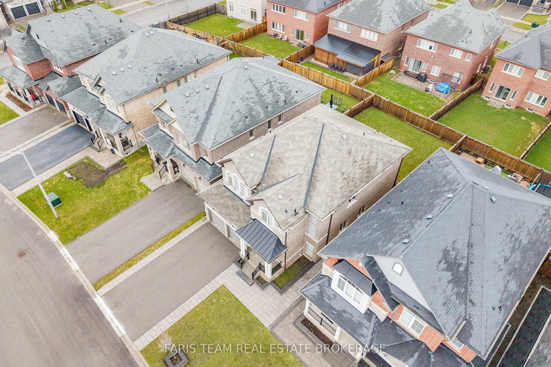 1559 Farrow Cres, Innisfil, L9S 0L6 | Image 2