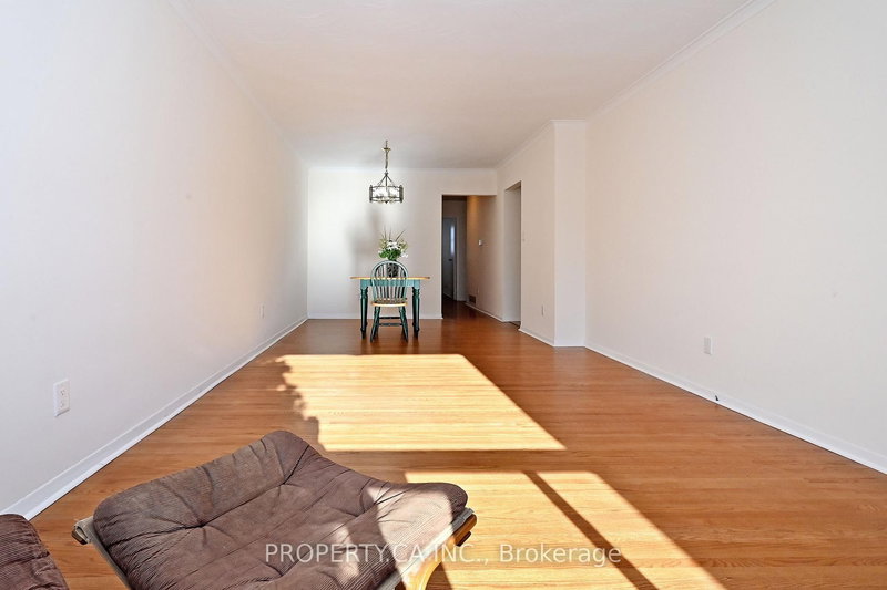 701 Sunnypoint Dr, Newmarket, L3Y 2Z7 | Image 3