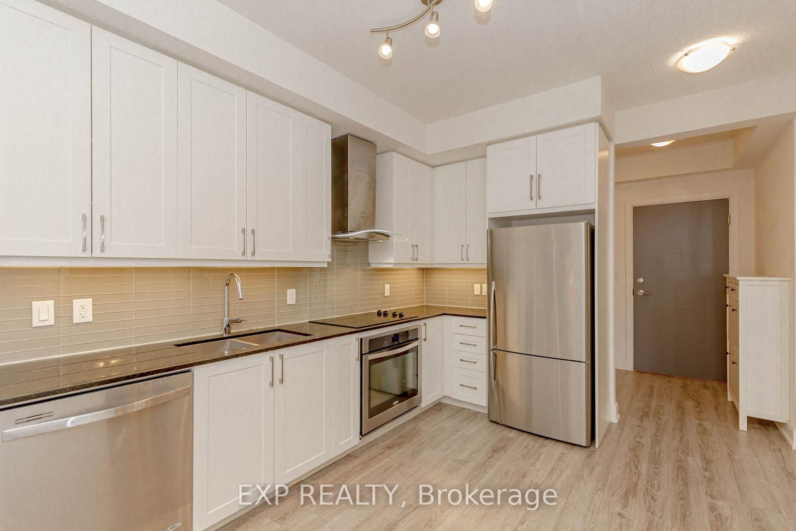 9608 Yonge Street, Unit 1603 - Photo 23