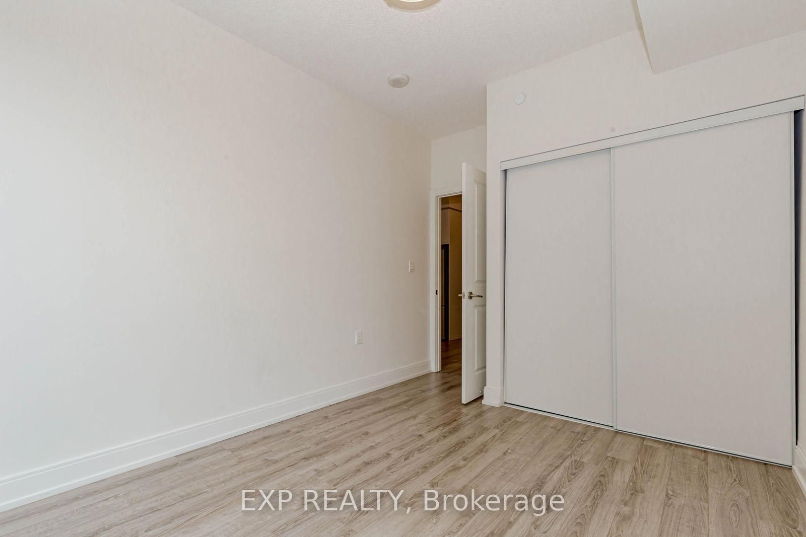 9608 Yonge Street, Unit 1603 - Photo 34