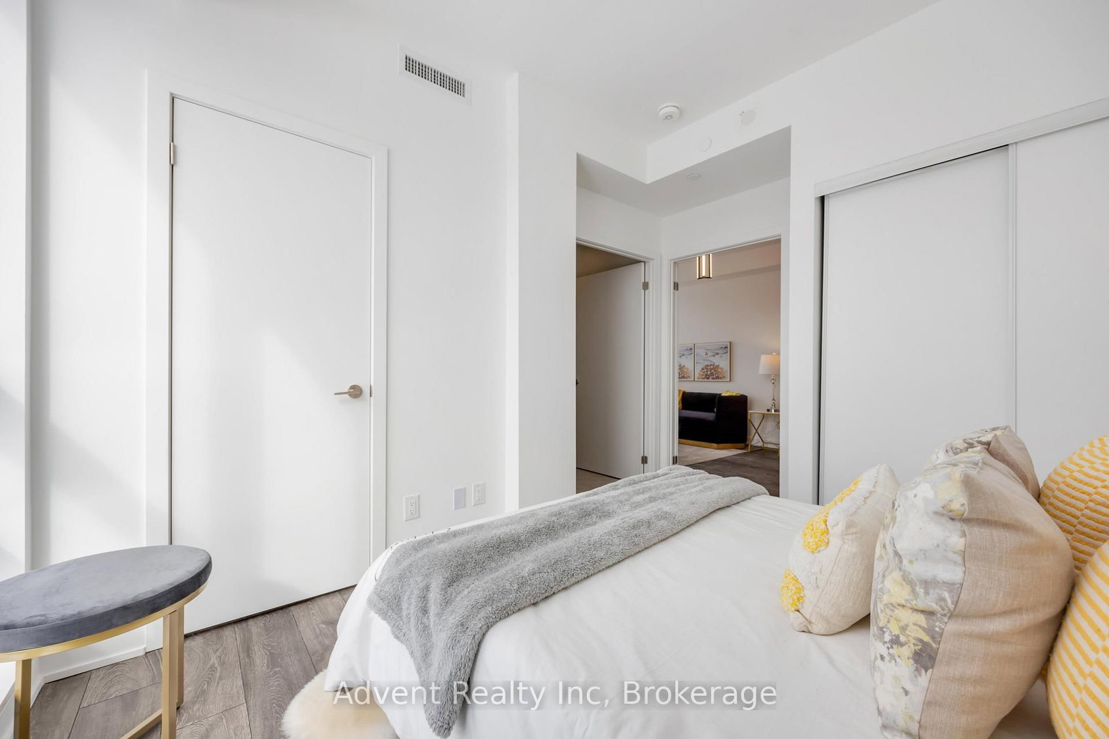 8888 YONGE Street, Unit 412 - Photo 13