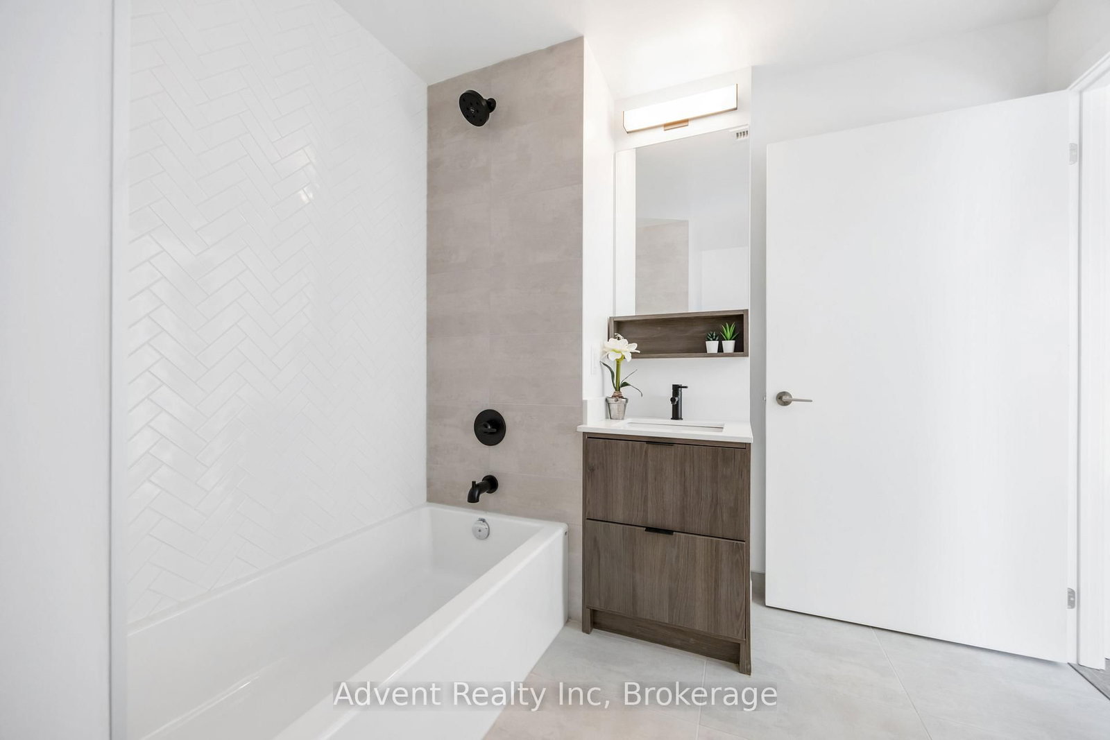 8888 YONGE Street, Unit 412 - Photo 17