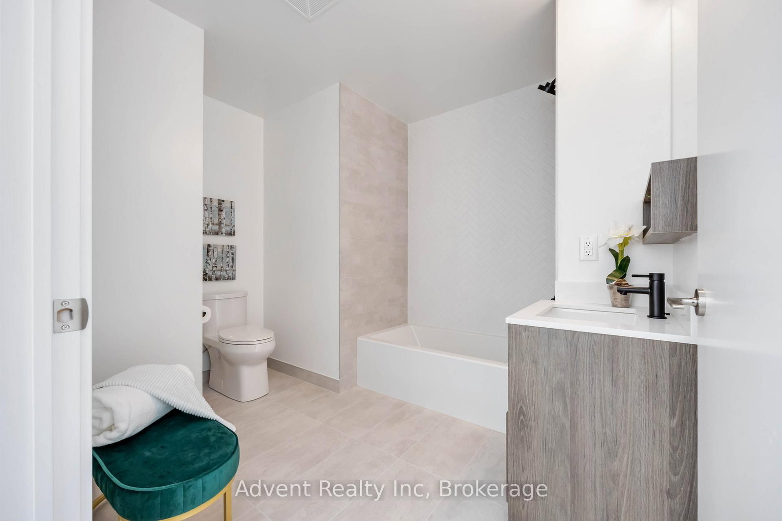 8888 YONGE Street, Unit 412 - Photo 18