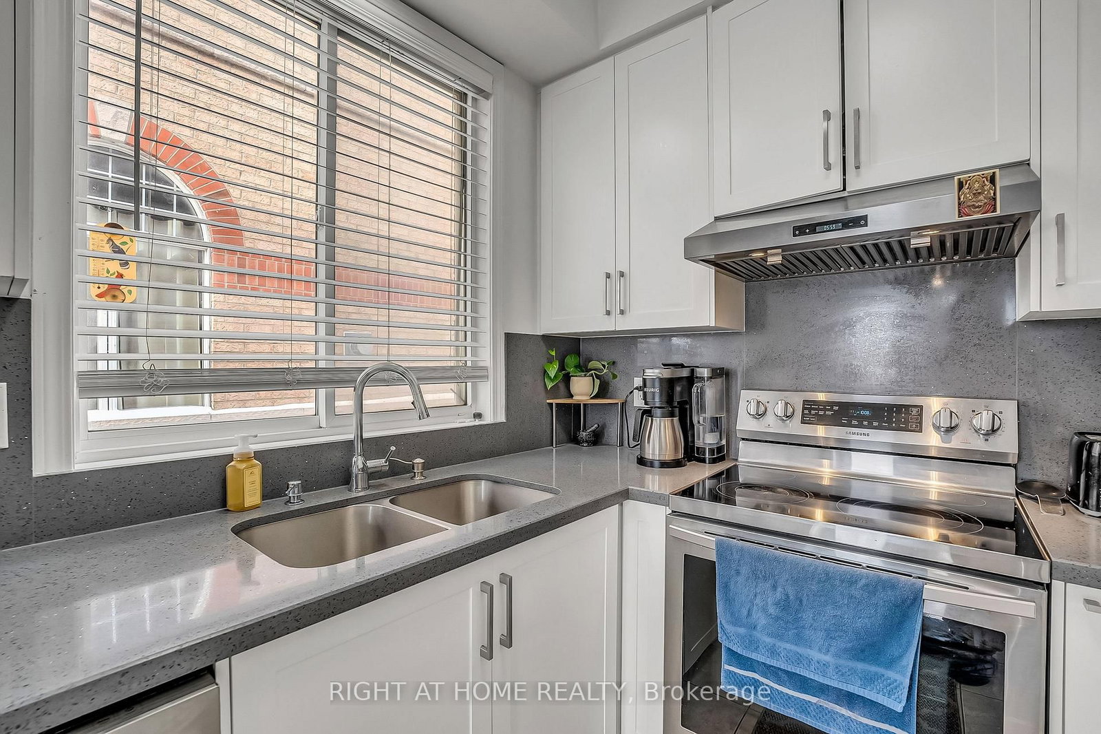 Townhouse for sale at 89 Cornell Park Avenue, Markham, Ontario, L6B 1B6 - Cornell - MLS: N12995226