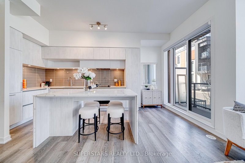 5 Steckley House Lane #705, Richmond Hill, Ontario