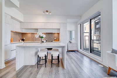 705 - 5 Steckley House Lane | Richmond Hill | Image