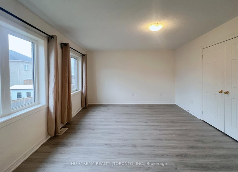 37 Kavanagh Ave, East Gwillimbury, L9N 0P6 | Image 3