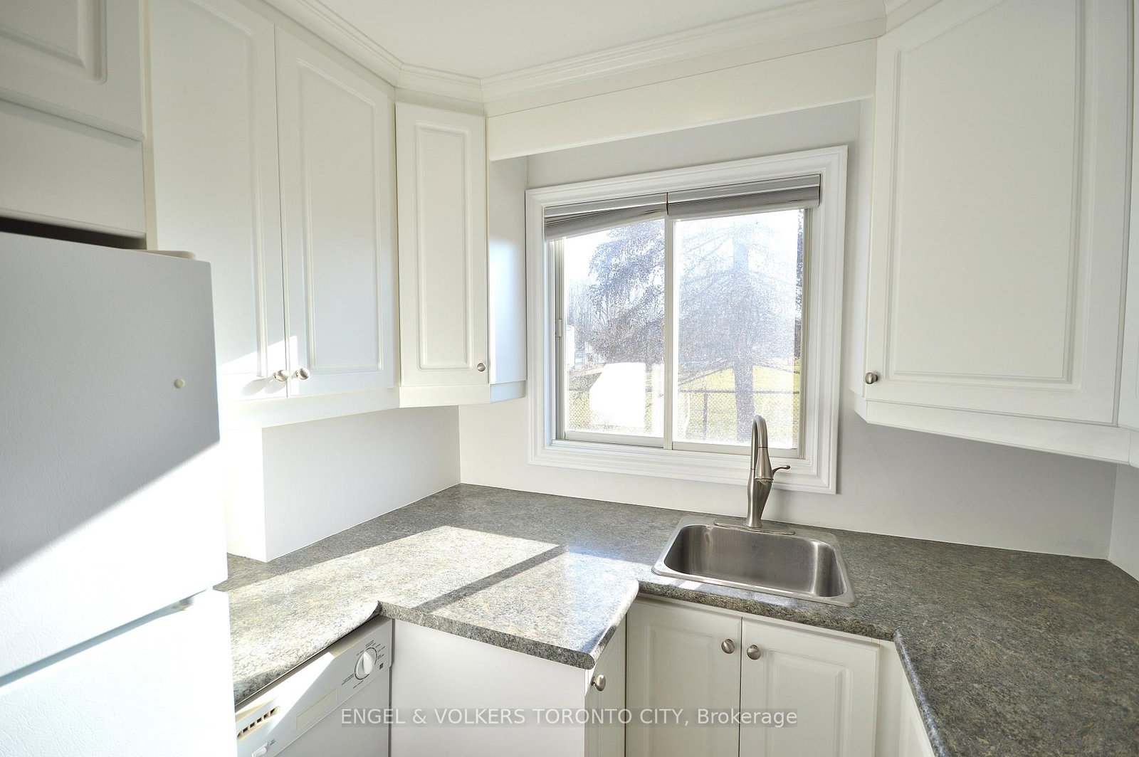 139 Queen Street, Unit Main Floor - Photo 11