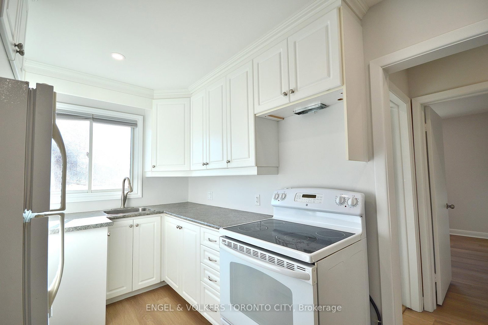 139 Queen Street, Unit Main Floor - Photo 12