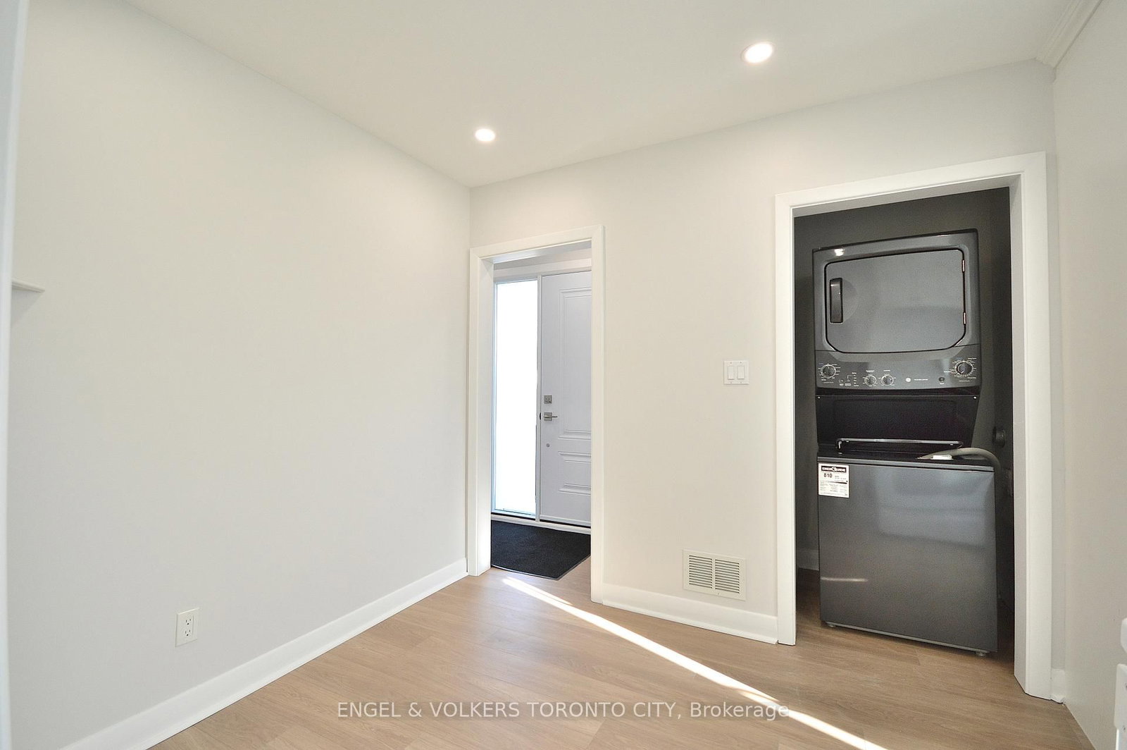 139 Queen Street, Unit Main Floor - Photo 13