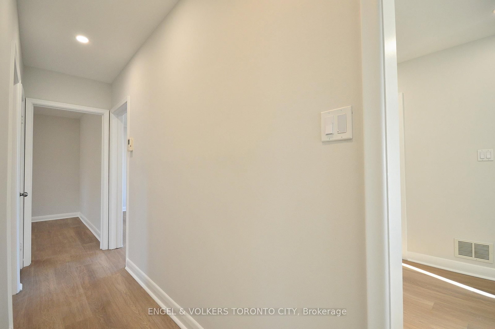 139 Queen Street, Unit Main Floor - Photo 14