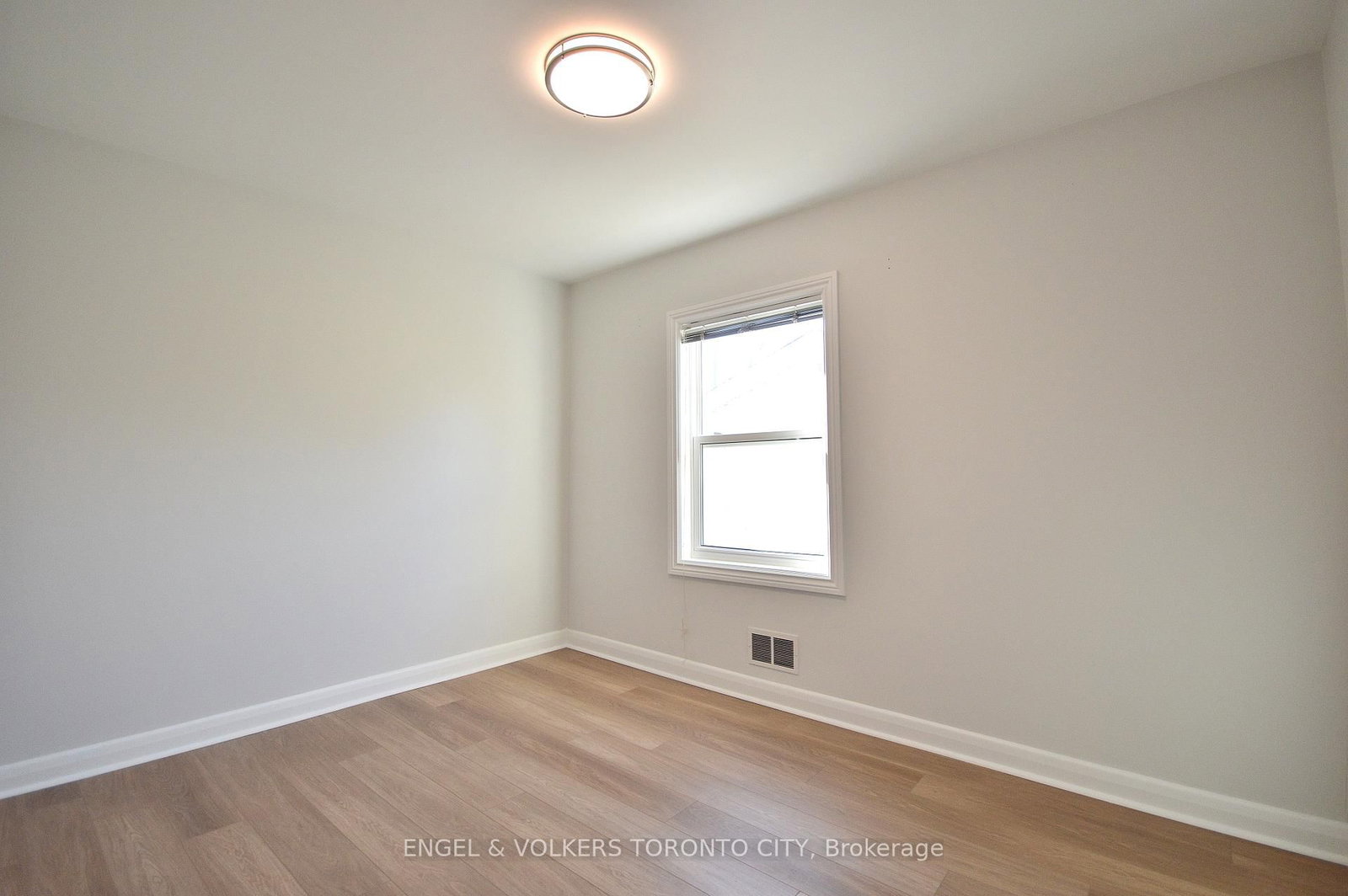 139 Queen Street, Unit Main Floor - Photo 16