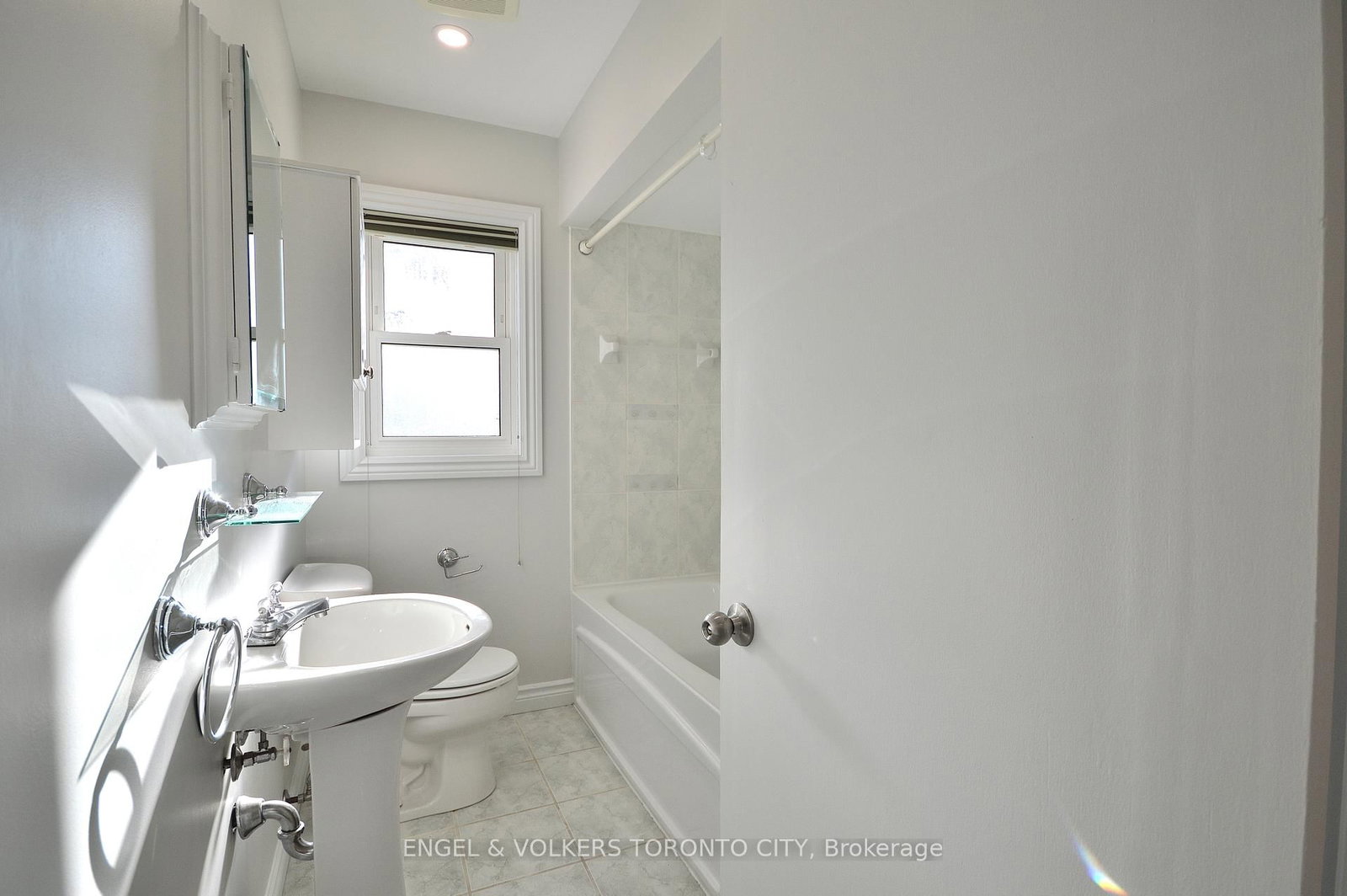 139 Queen Street, Unit Main Floor - Photo 17