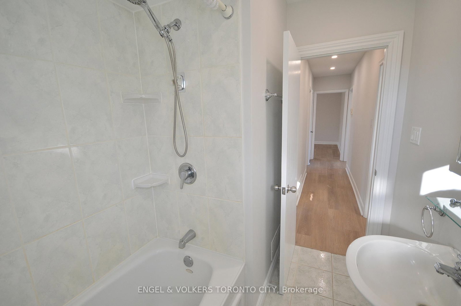 139 Queen Street, Unit Main Floor - Photo 18