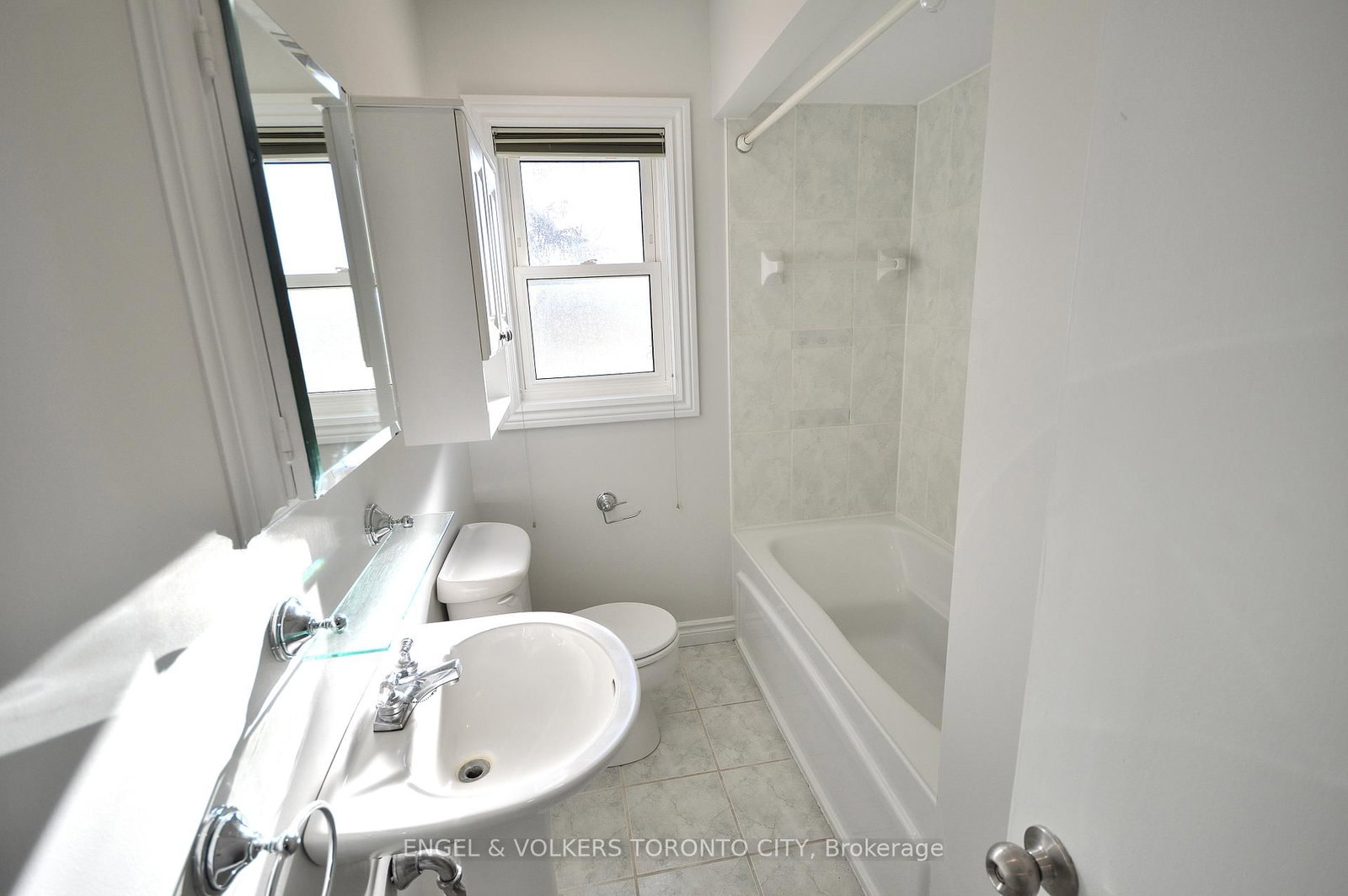 139 Queen Street, Unit Main Floor - Photo 19