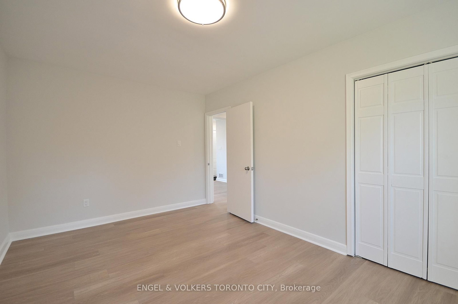 139 Queen Street, Unit Main Floor - Photo 6