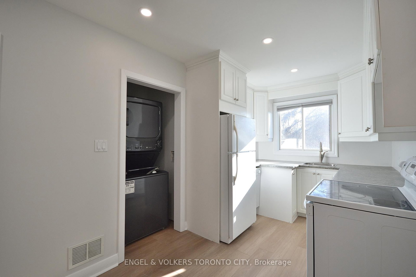 139 Queen Street, Unit Main Floor - Photo 9